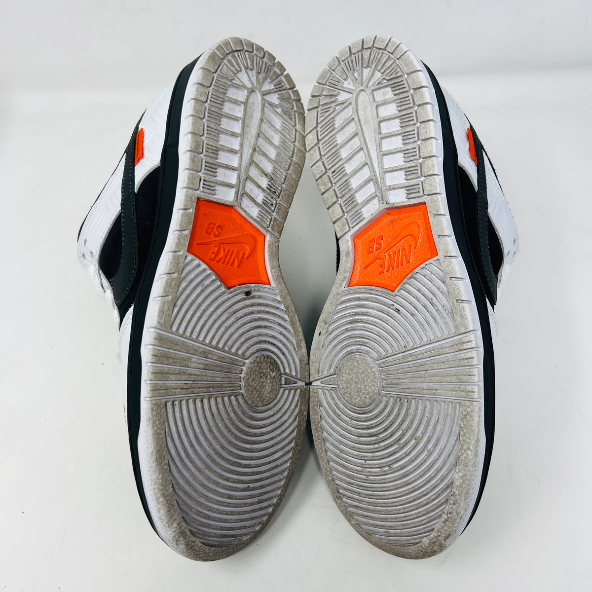 Nike SB Dunk Low TIGHTBOOTH