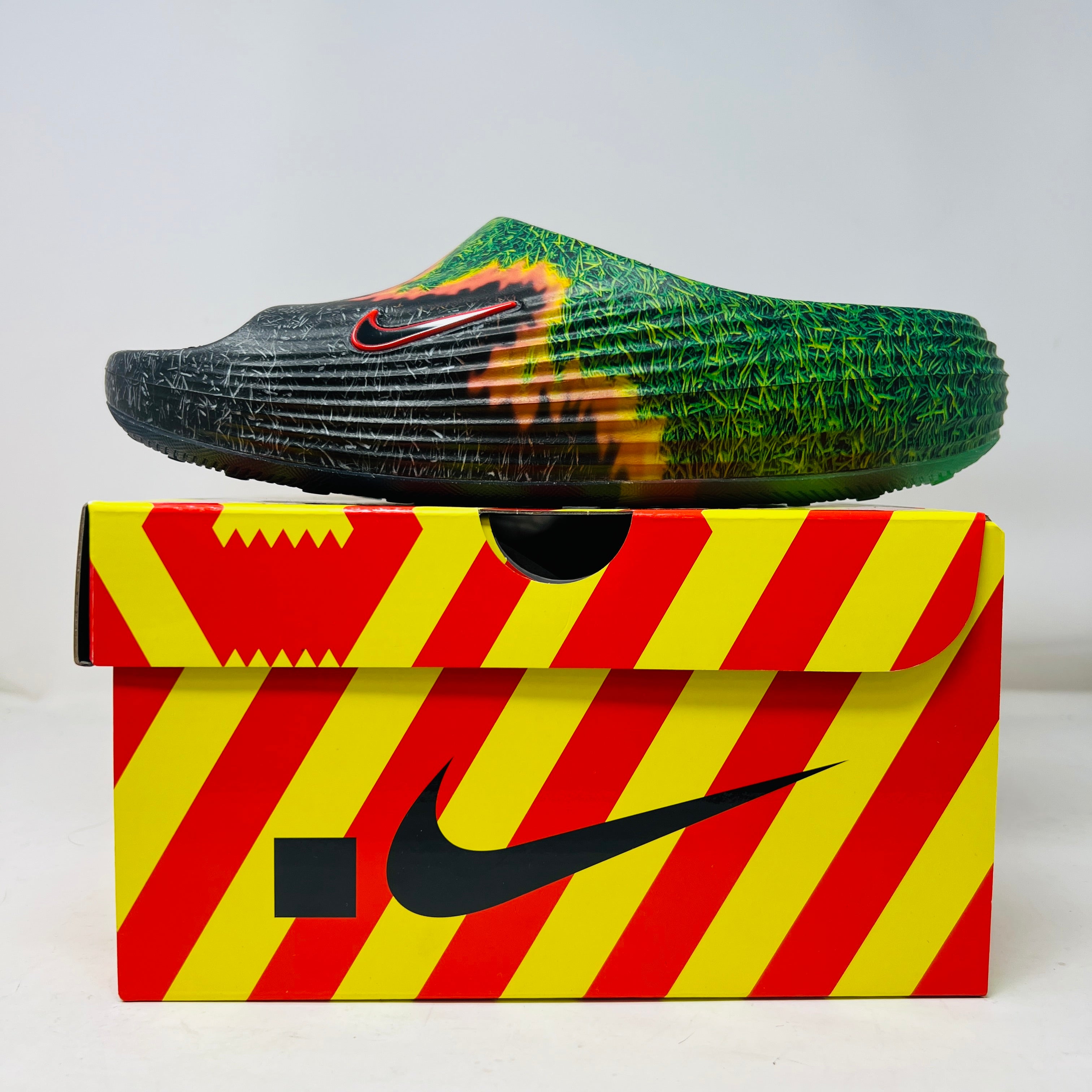 Nike ReactX Rejuven8 Slide .SWOOSH Touch Grass Dark Smoke Grey
