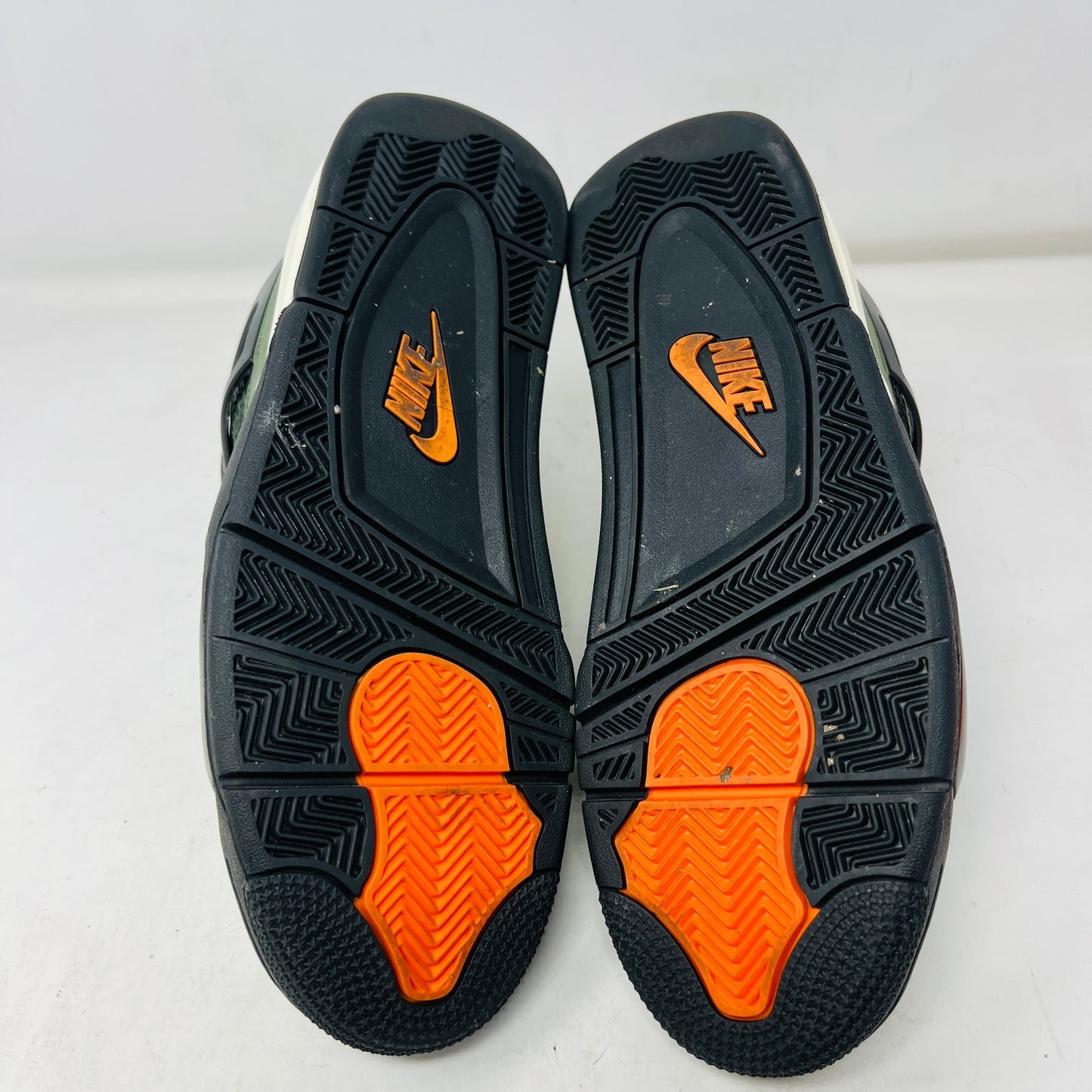 Jordan 4 Retro OG SP Undefeated (2025)