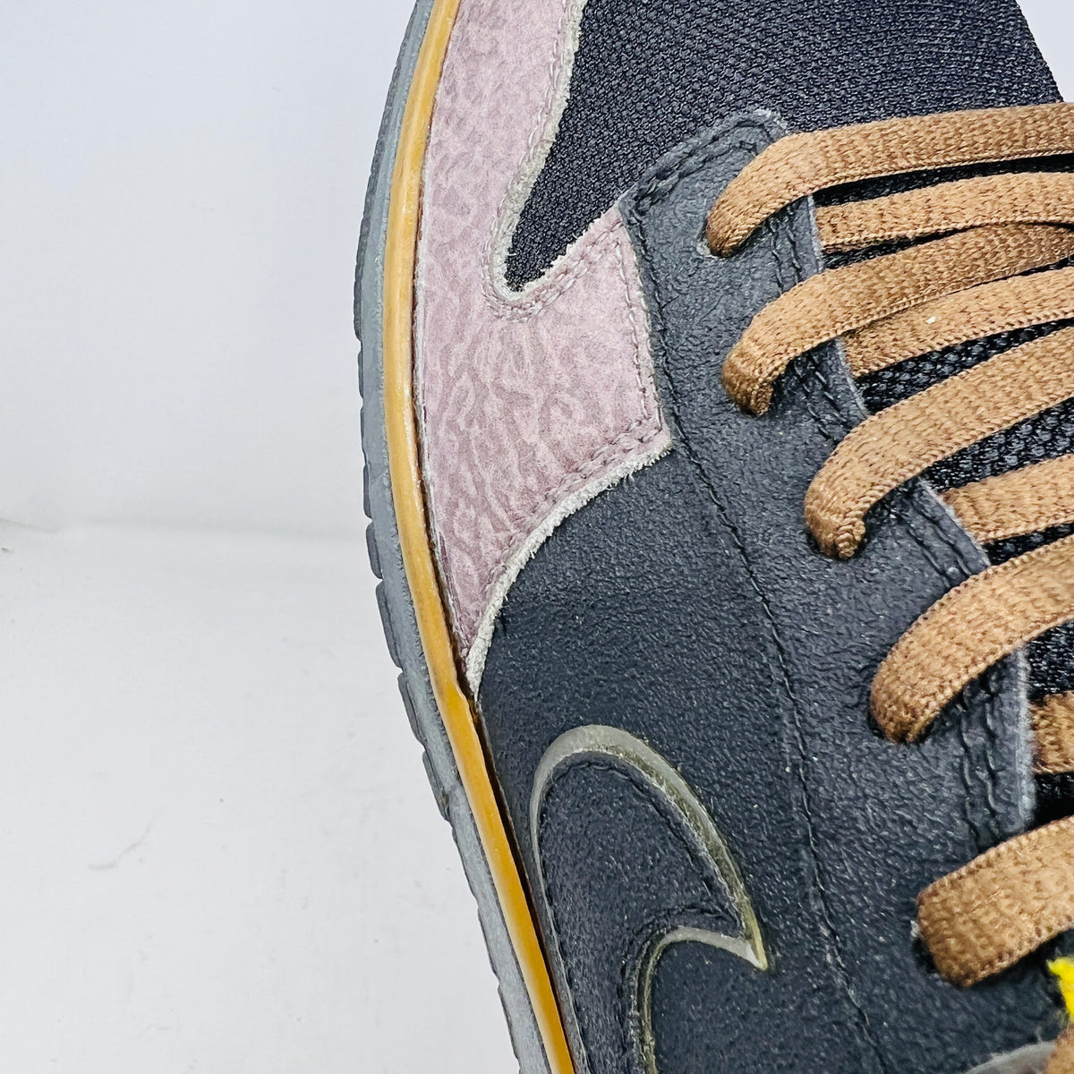 Nike SB Dunk Low Yellow Curb