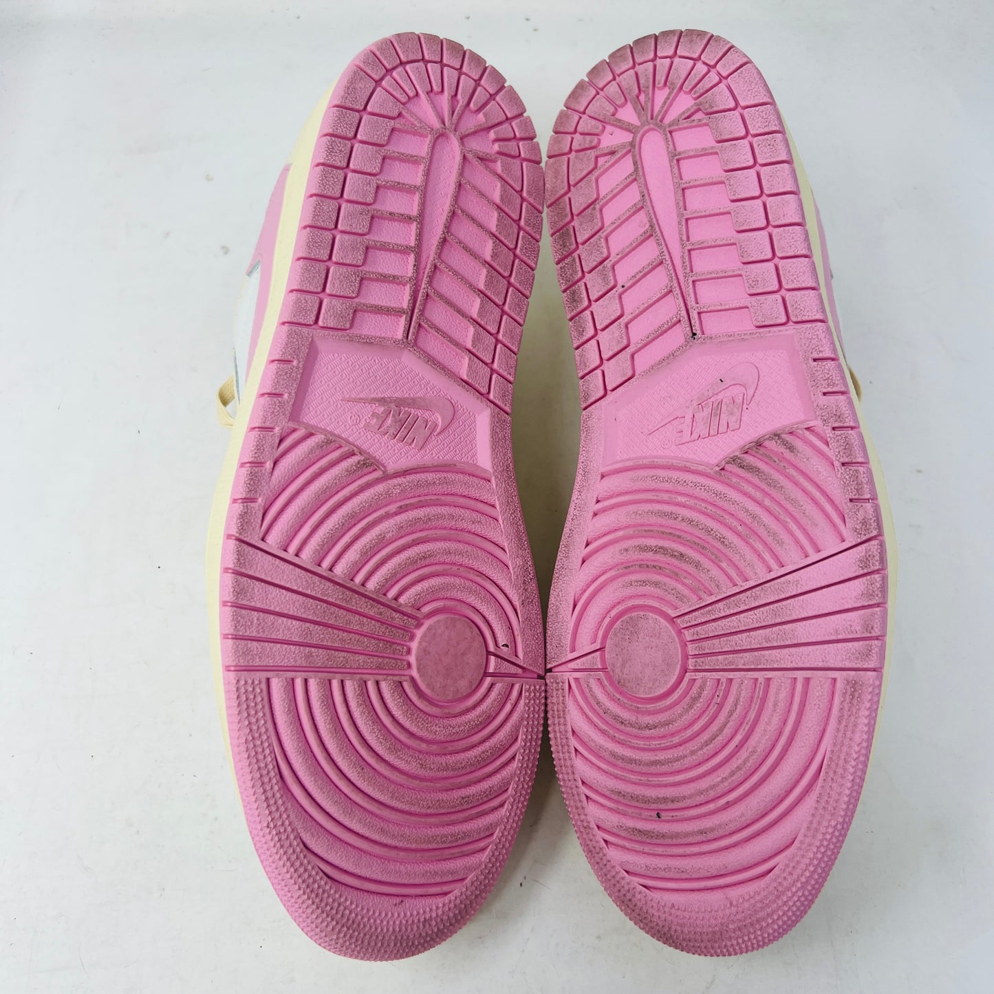 Jordan 1 Retro Low OG SP Travis Scott Shy Pink