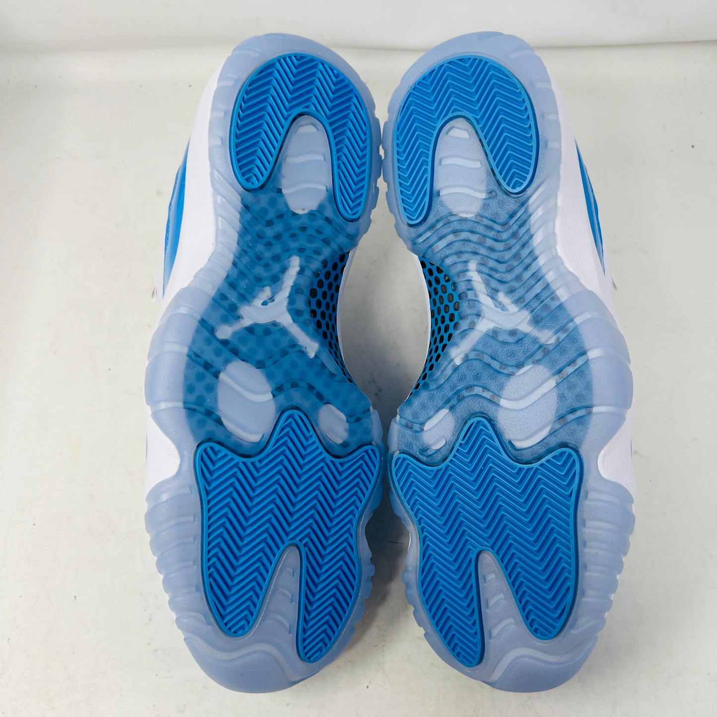 Jordan 11 Retro Low University Blue (2026)
