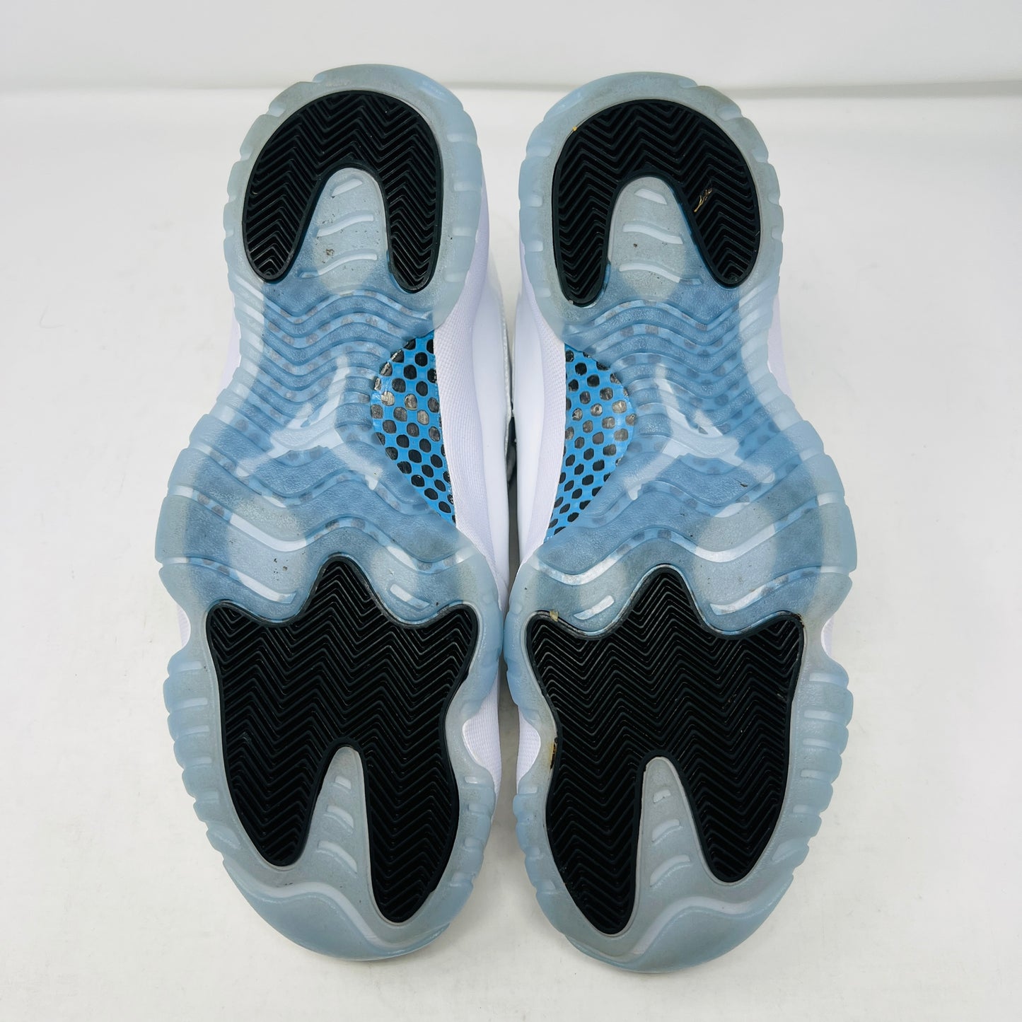 Jordan 11 Retro Legend Blue (2024)