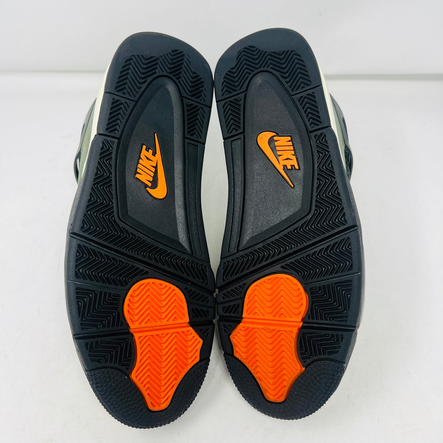 Jordan 4 Retro OG SP Undefeated