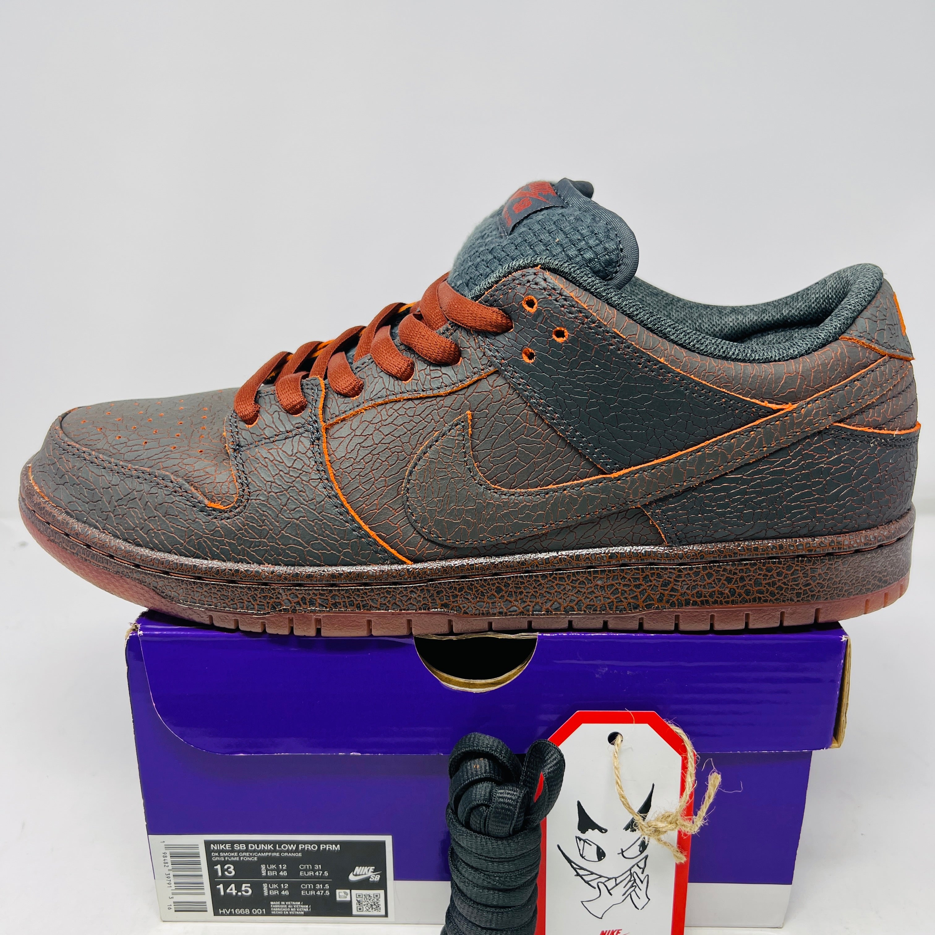 NIKE SB-DUNK LOW PRO PRM “KRAMPUS” 26cm Nike SB Dunk Low Pro PRM 