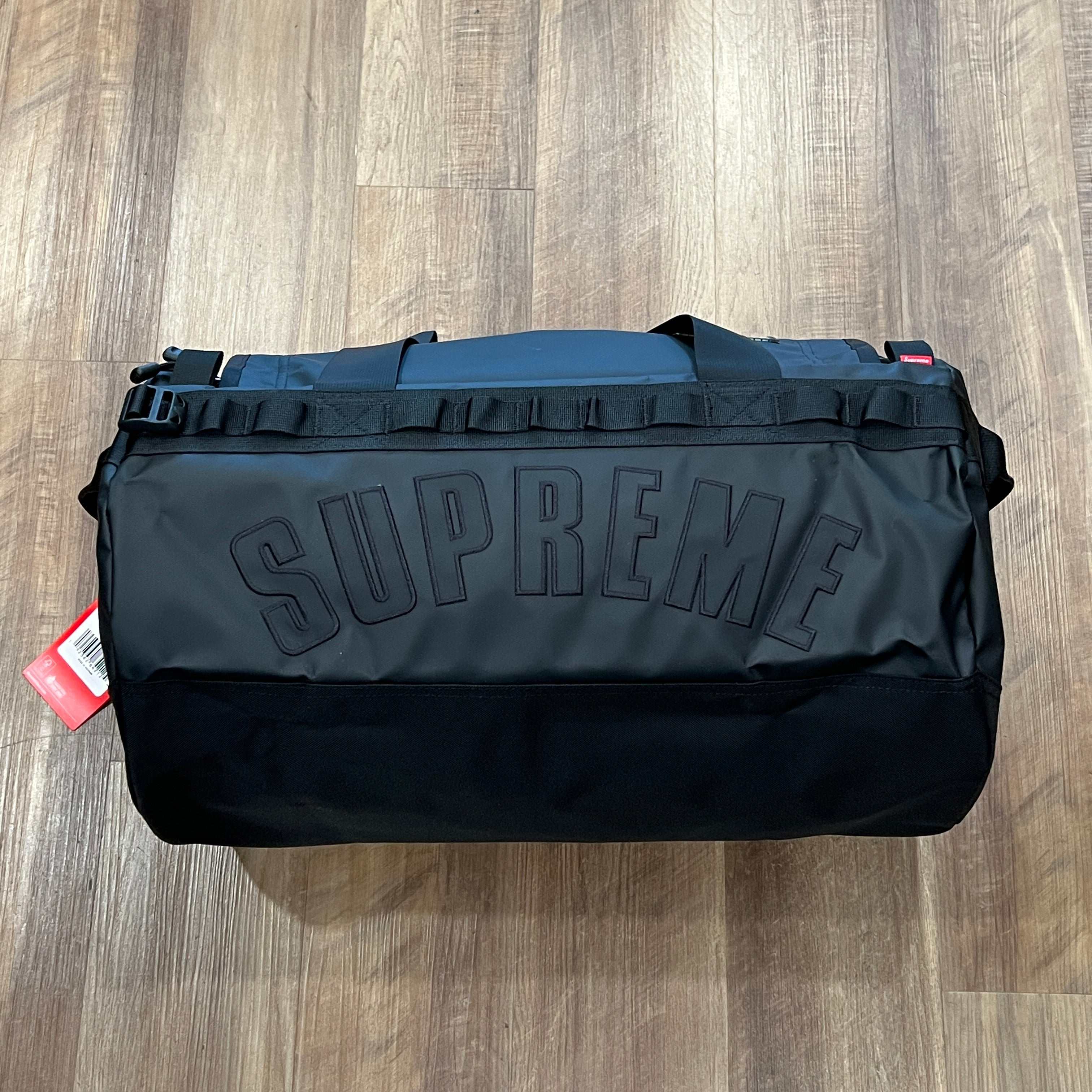 バッグ Supreme North Face Arc Logo Duffle Bag Supreme®/The North Face® Arc Logo Small Base Camp Duffle Bag