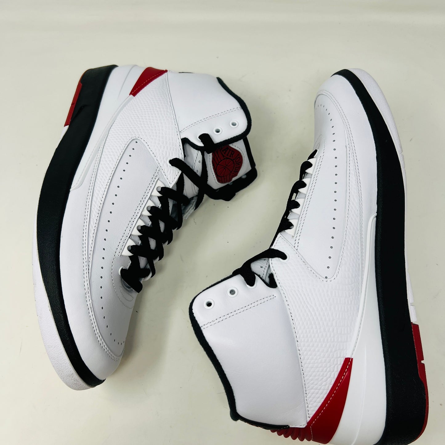 Jordan 2 Retro OG Chicago (2022)