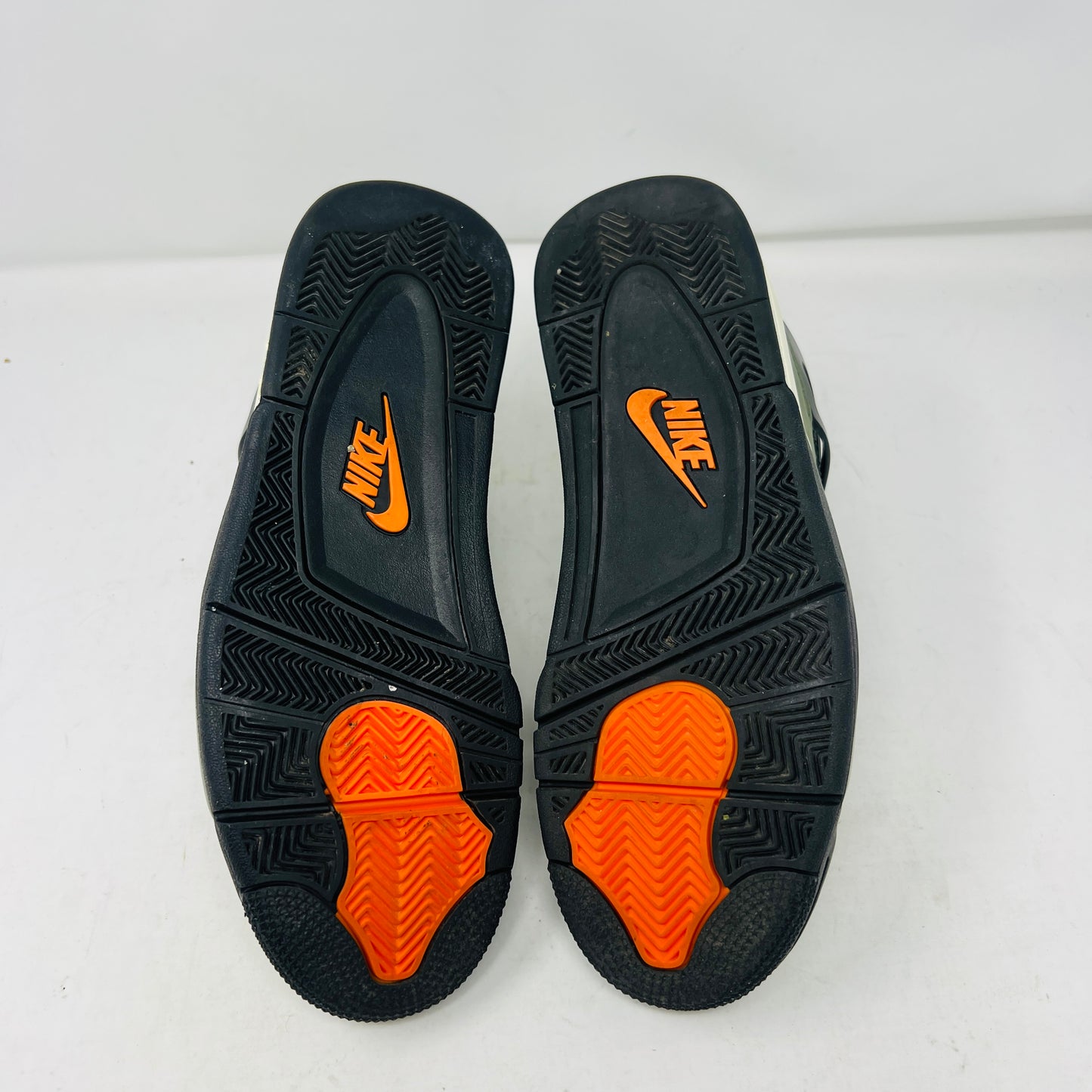 Jordan 4 Retro OG SP Undefeated (2025)