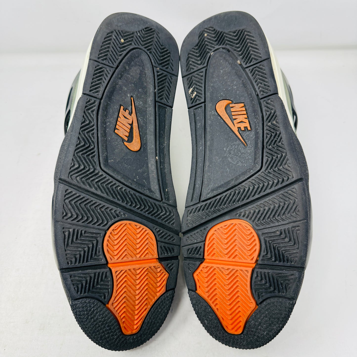 Jordan 4 Retro OG SP Undefeated (2025)