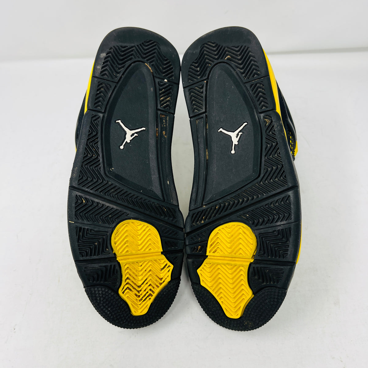 Jordan 4 Retro Thunder (2023)