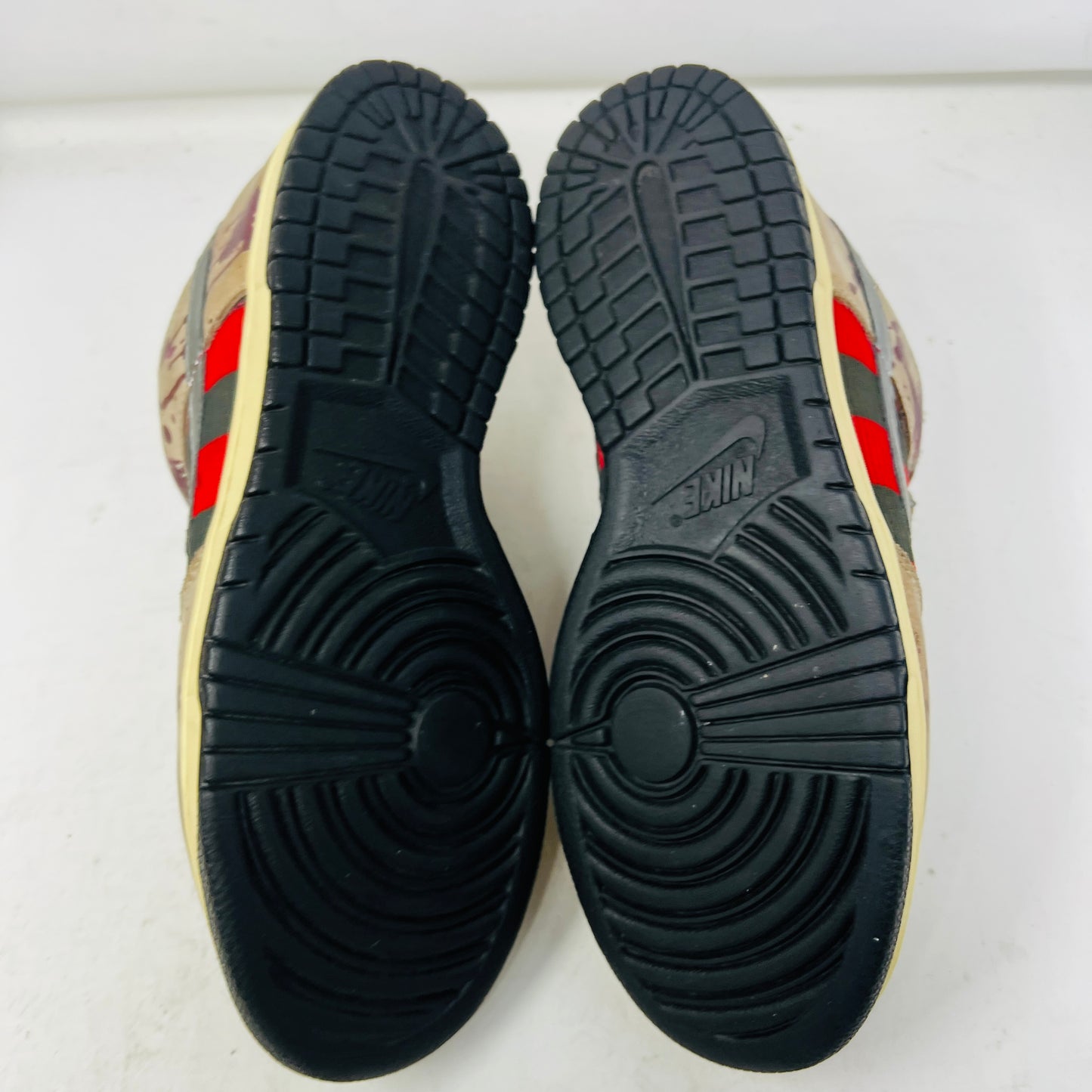 Nike SB Dunk Low Freddy Krueger