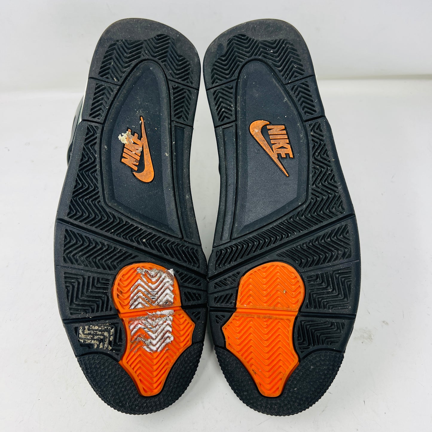 Jordan 4 Retro OG SP Undefeated (2025)