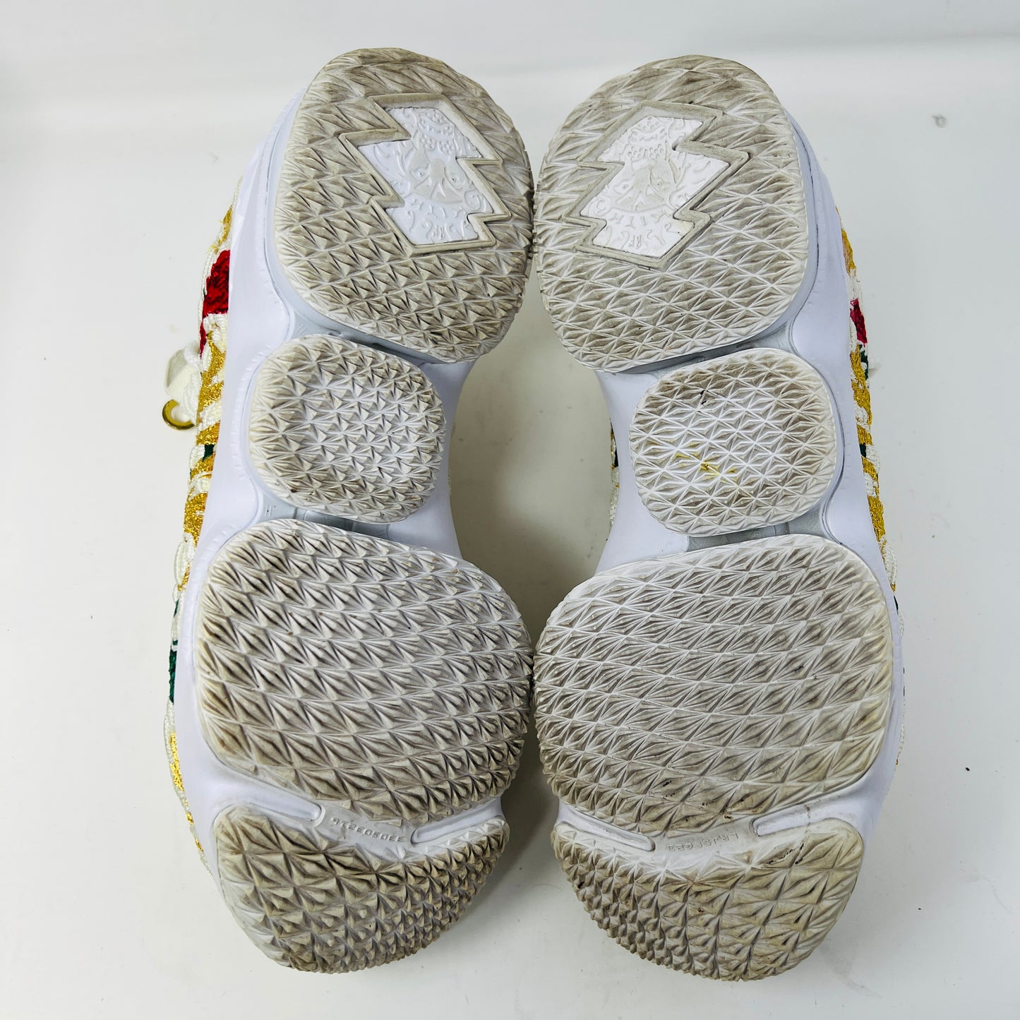 Nike LeBron 15 Performance KITH King's Cloak