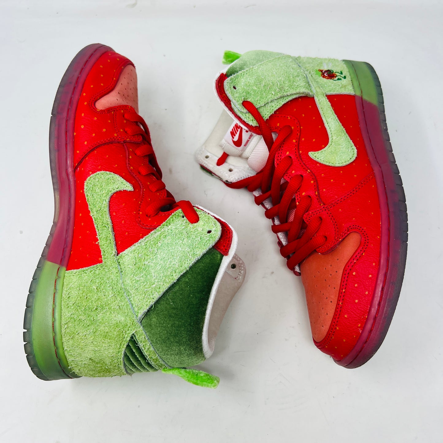 Nike SB Dunk High Strawberry Cough