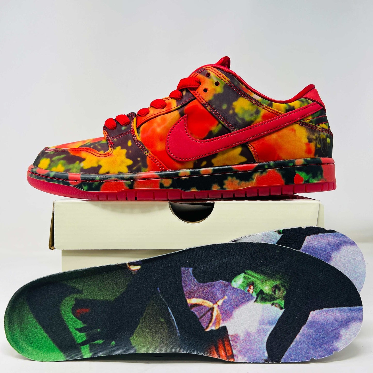 Nike SB Dunk Low The Wizard of Oz Poppy Field sneakers with vibrant floral design, 2024 release.