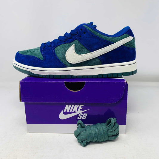 Nike SB Dunk Low Deep Royal Blue sneakers with box and green laces, 2024 model.