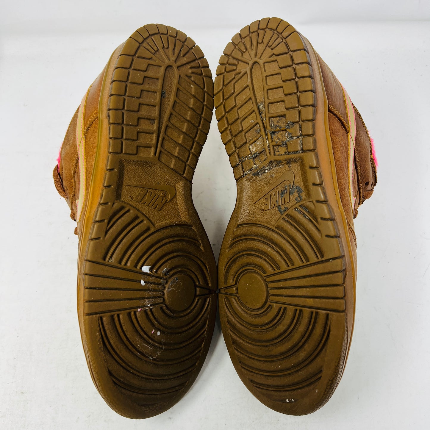 Nike SB Dunk Low Gibson Guitar Case