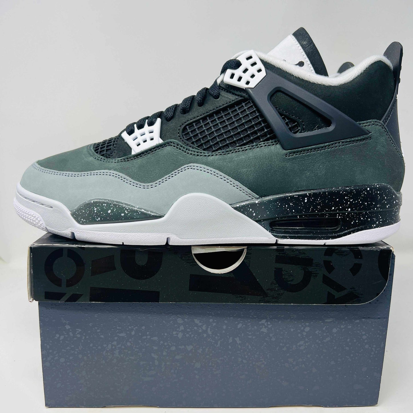 Jordan 4 Retro Fear 2024 sneaker, brand new condition, displayed on a box.