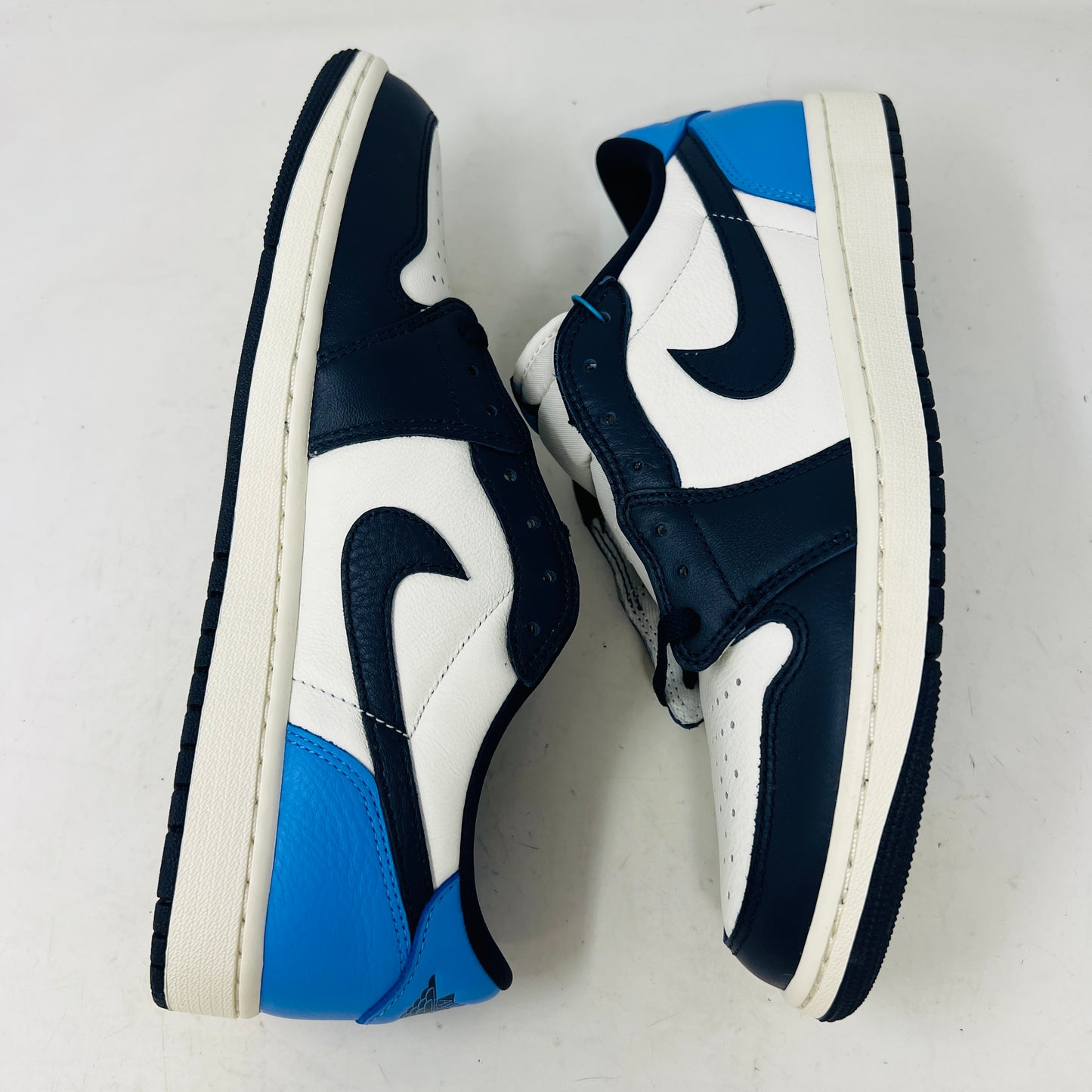 Jordan 1 Low OG Obsidian UNC
