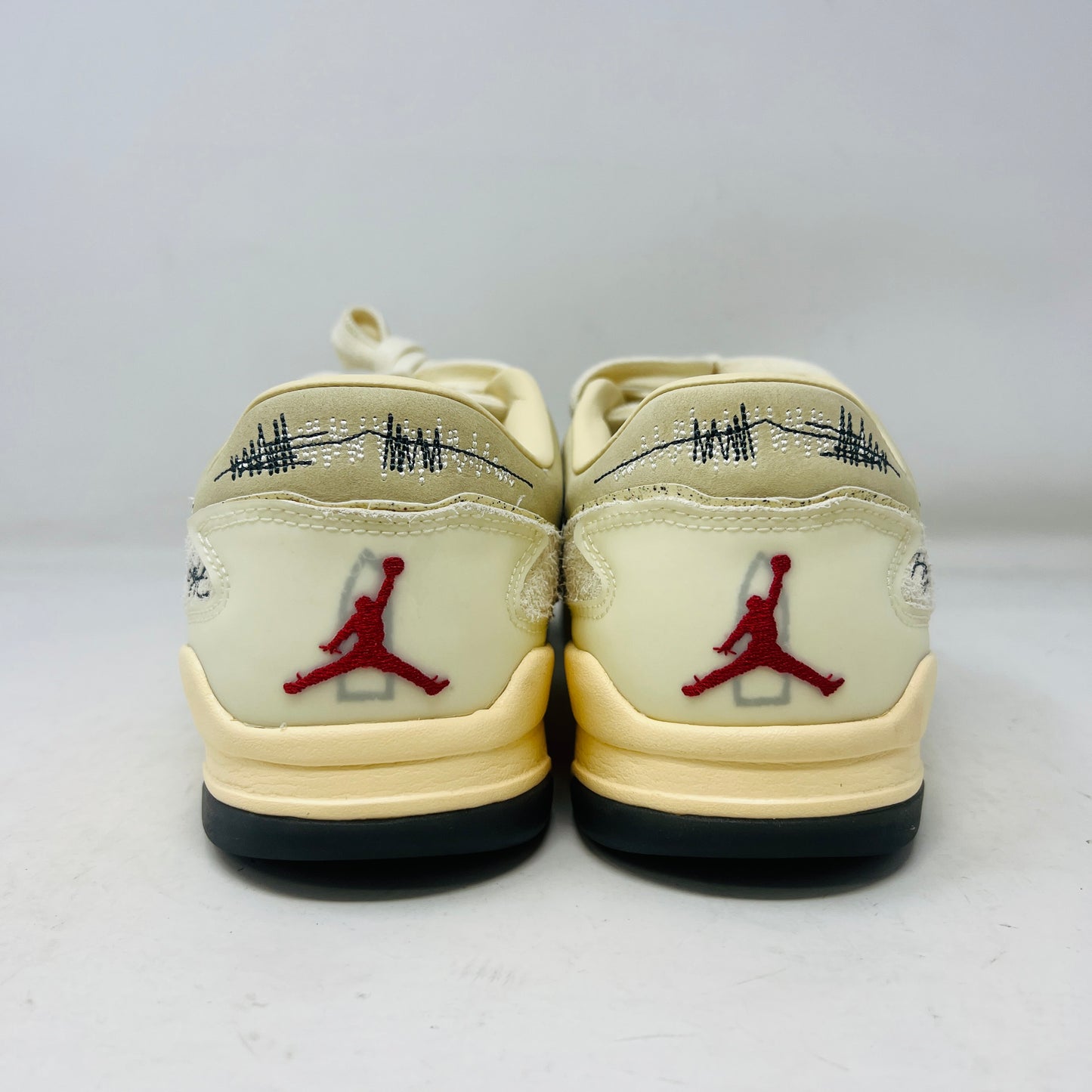 Jordan Flight Court Who Decides War Coconut Milk (Women's)