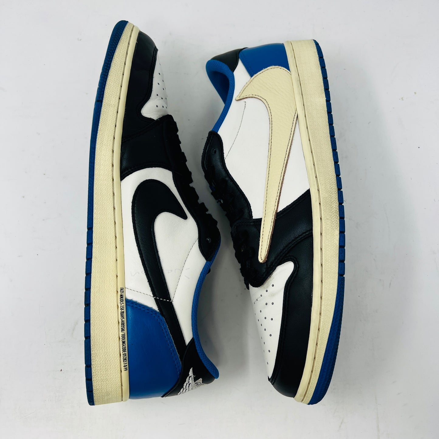Jordan 1 Retro Low OG SP Fragment x Travis Scott
