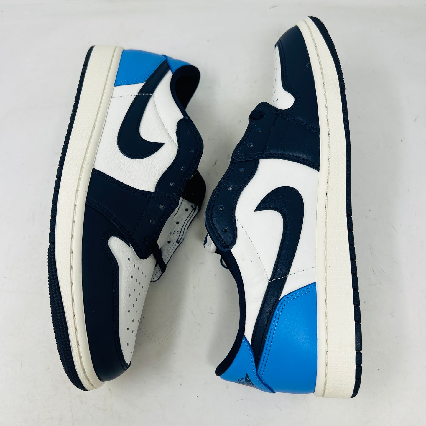 Jordan 1 Low OG Obsidian UNC