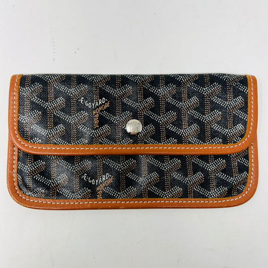 Goyard Saint Louis Pouch, preowned condition with signature pattern and brown trim.