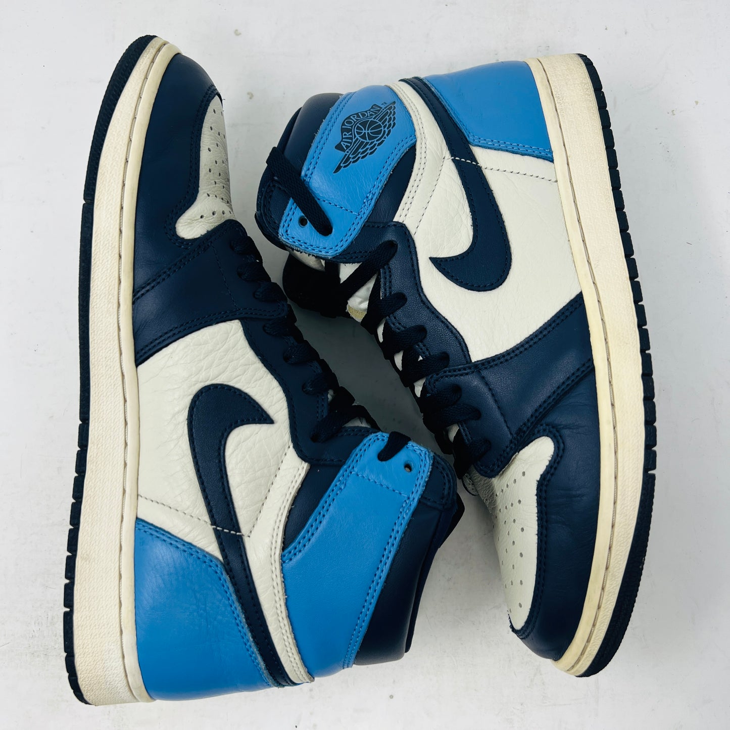 Jordan 1 Retro High Obsidian