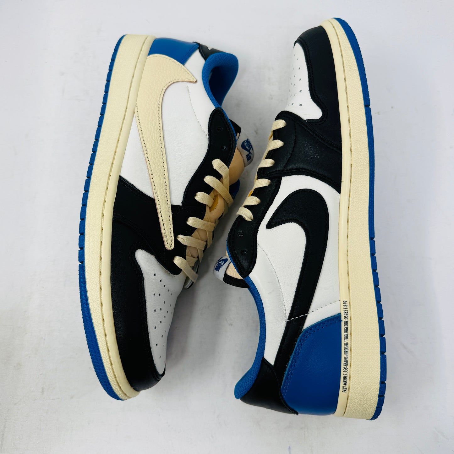 Jordan 1 Retro Low OG SP Fragment x Travis Scott
