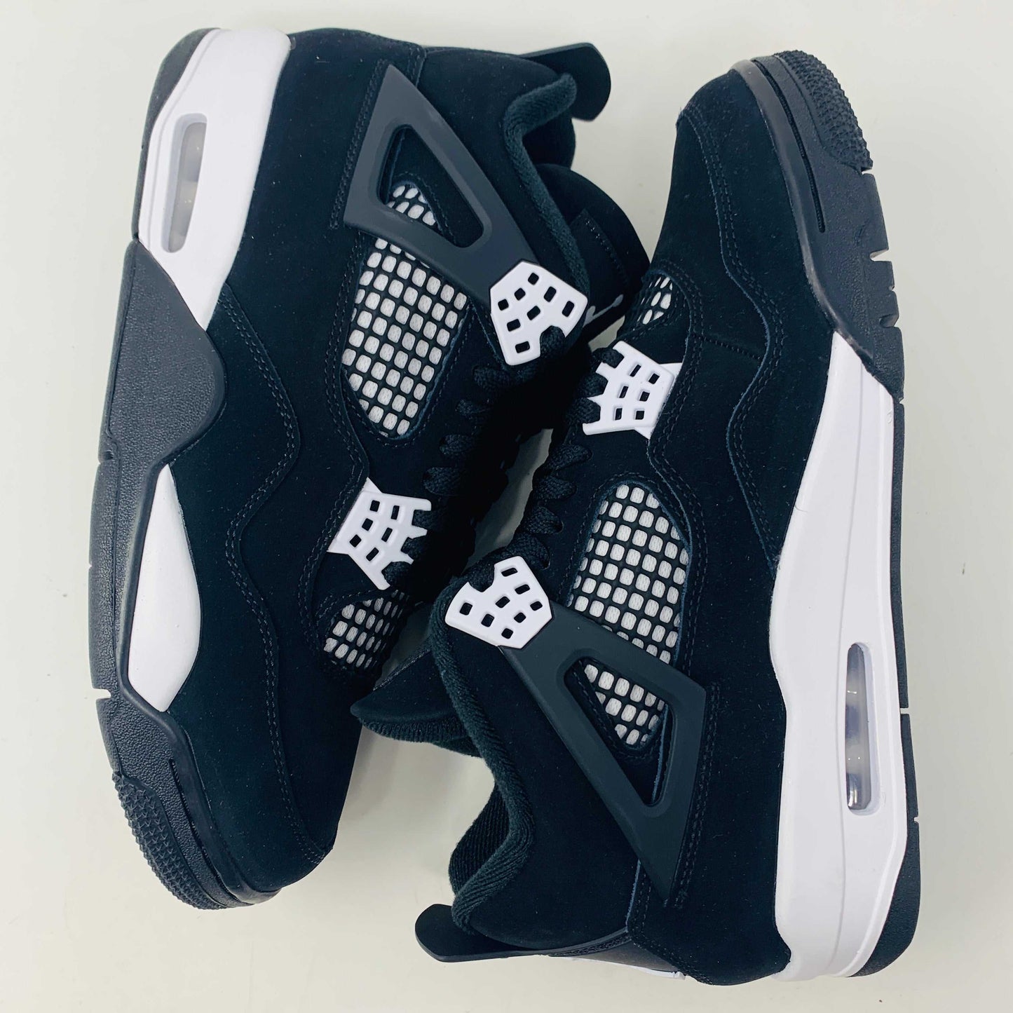 Jordan 4 Retro White Thunder sneakers, brand new condition, 2024 release.