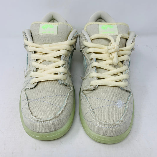Nike SB Dunk Low Mummy sneakers, brand new condition, 2021 release, extra green laces included.
