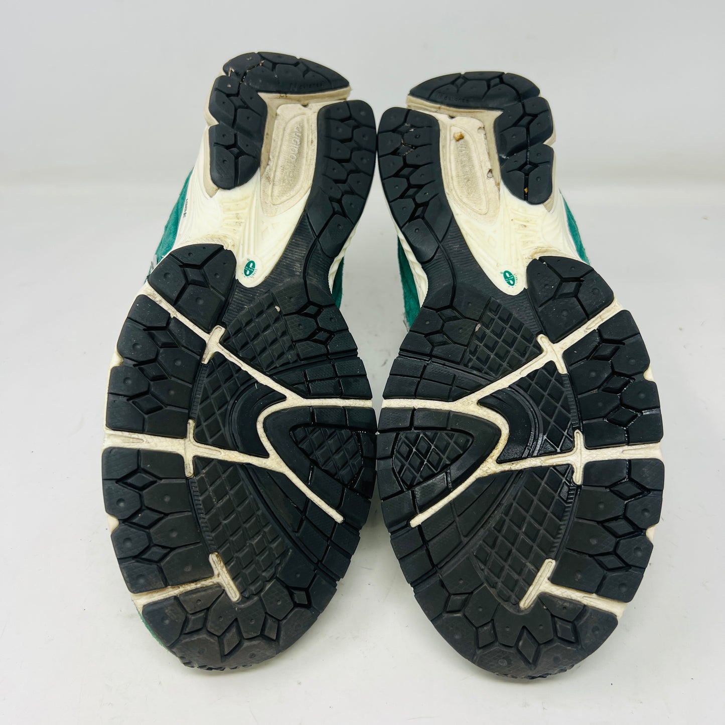 New Balance 2002R Nightwatch Green