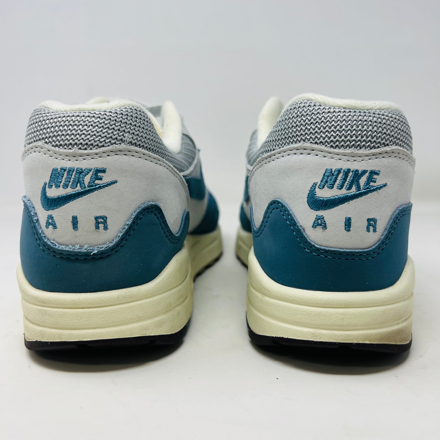 Nike Air Max 1 Patta Waves Noise Aqua with bracelet and extra laces.