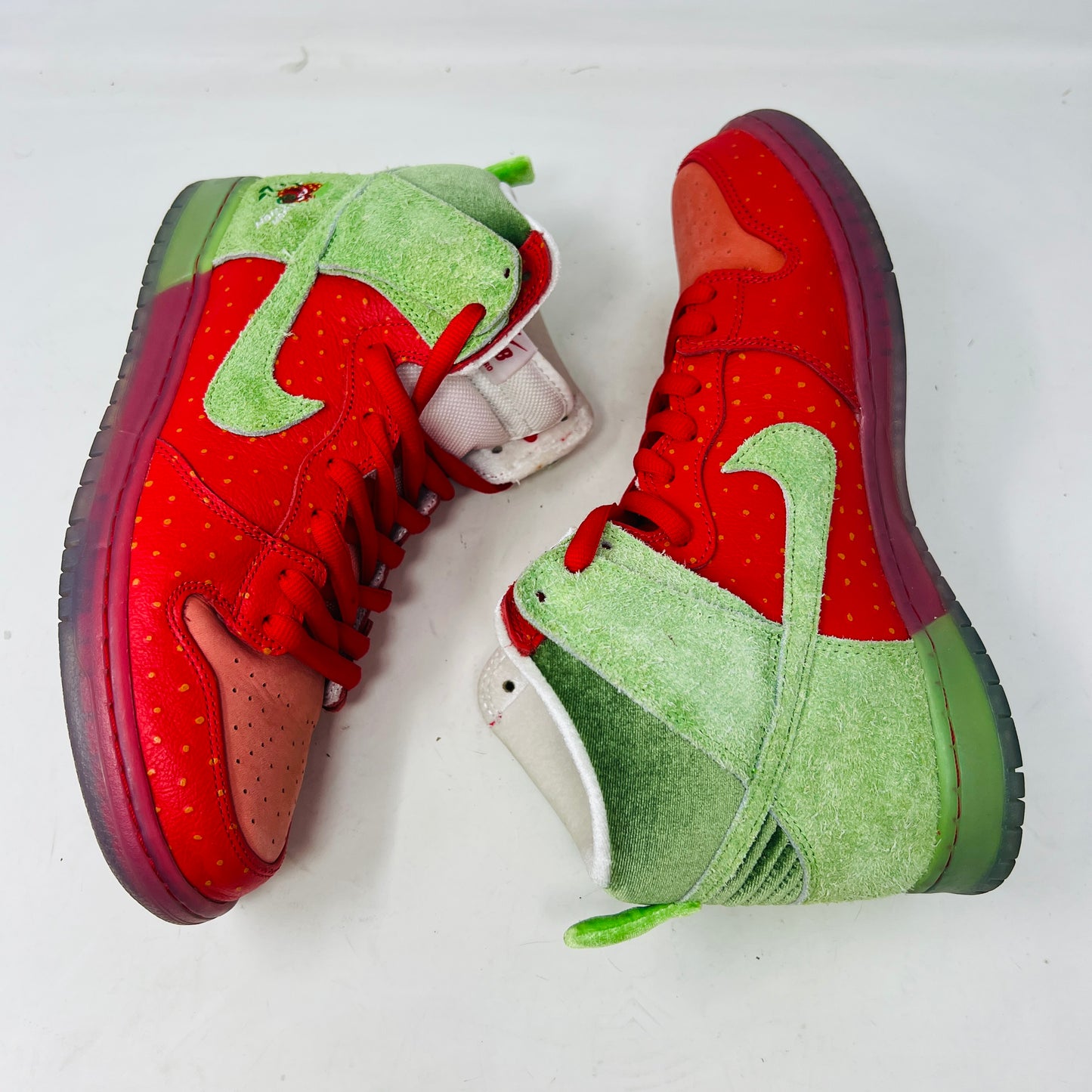 Nike SB Dunk High Strawberry Cough
