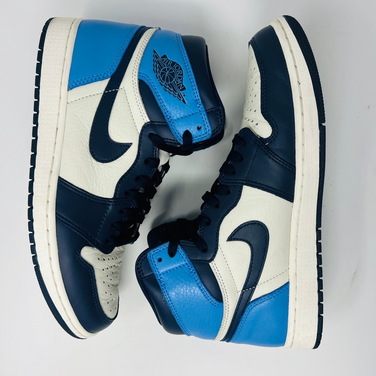 Jordan 1 Retro High Obsidian