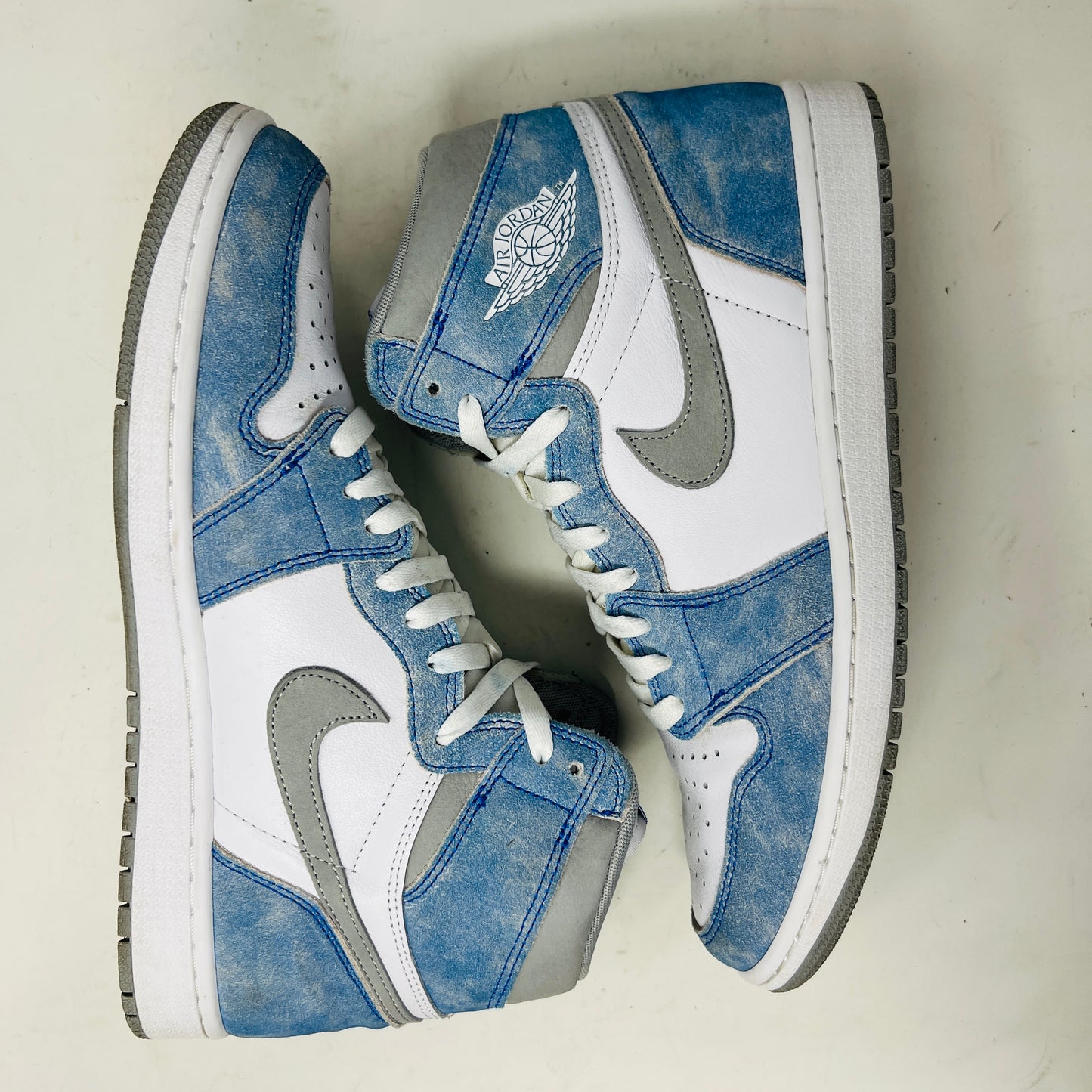 Jordan 1 Retro High Hyper Royal Smoke Grey