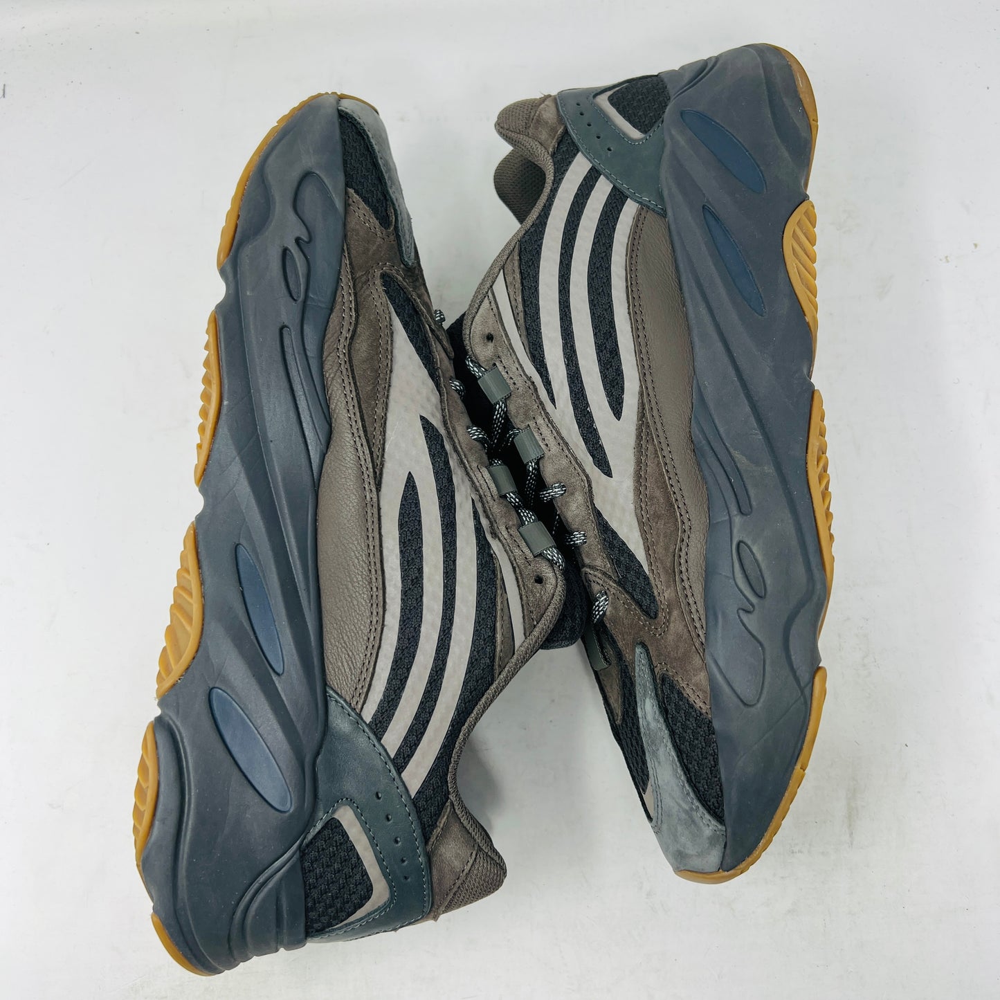 adidas Yeezy Boost 700 V2 Geode