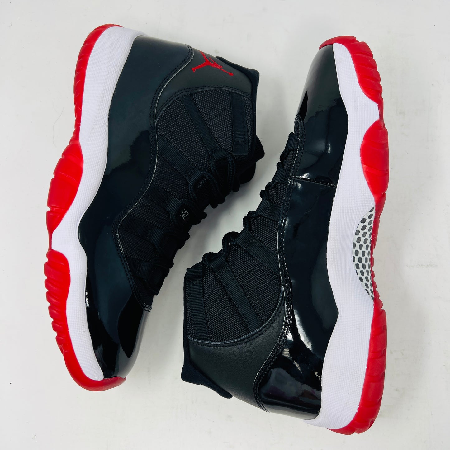 Jordan 11 Retro Playoffs Bred (2019)