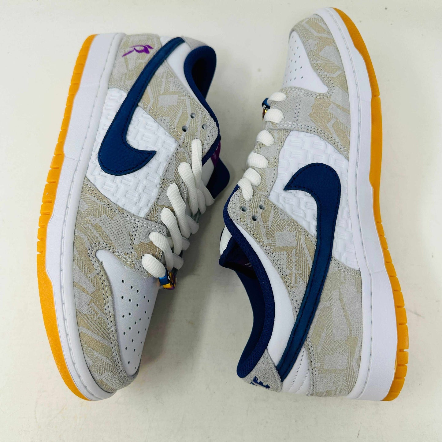 Nike SB Dunk Low Rayssa Leal 2024 sneakers, brand new condition, featuring good box condition and vibrant design.