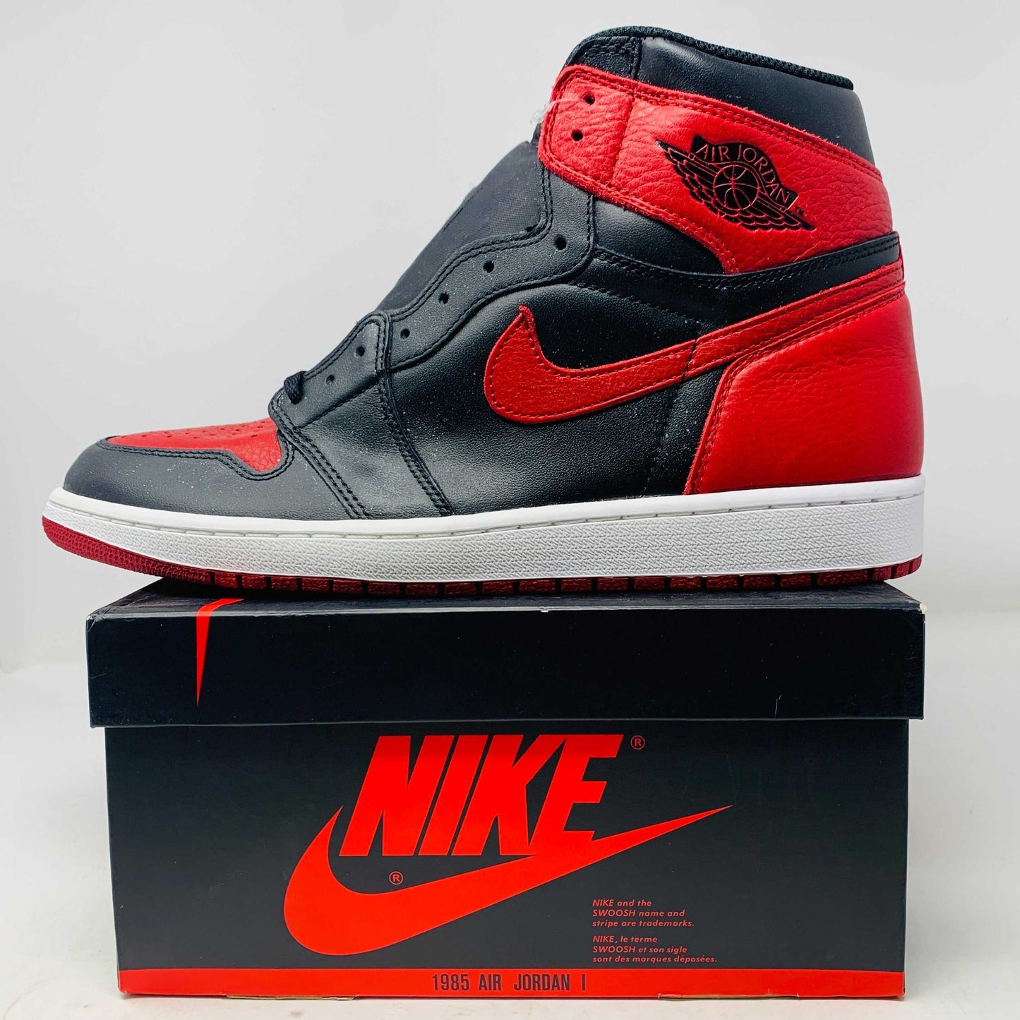 Jordan 1 High Bred 2016 sneaker, brand new condition, on a Nike box with extra white and red laces.