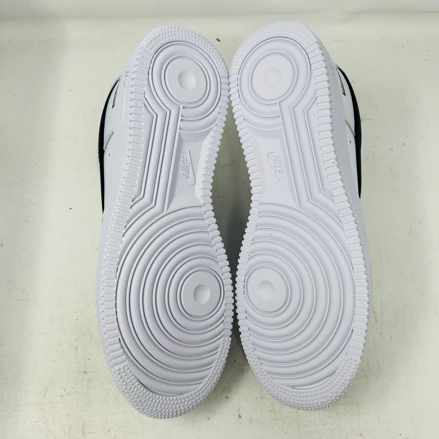 Nike Air Force 1 Low Supreme White Black