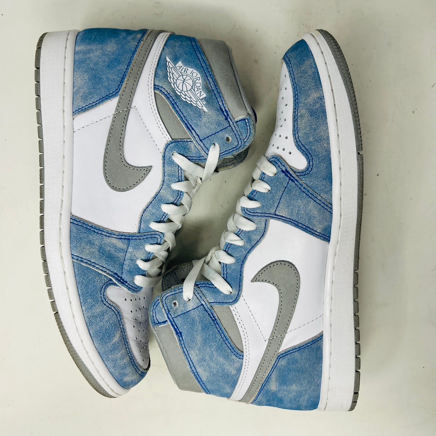 Jordan 1 Retro High Hyper Royal Smoke Grey