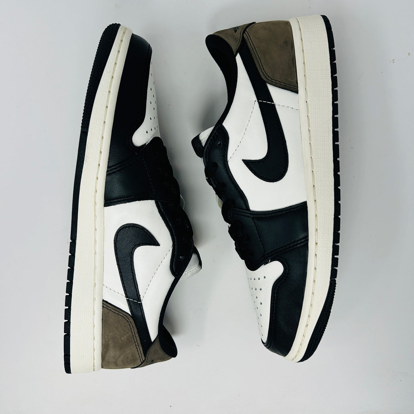 Jordan 1 Retro Low OG Mocha