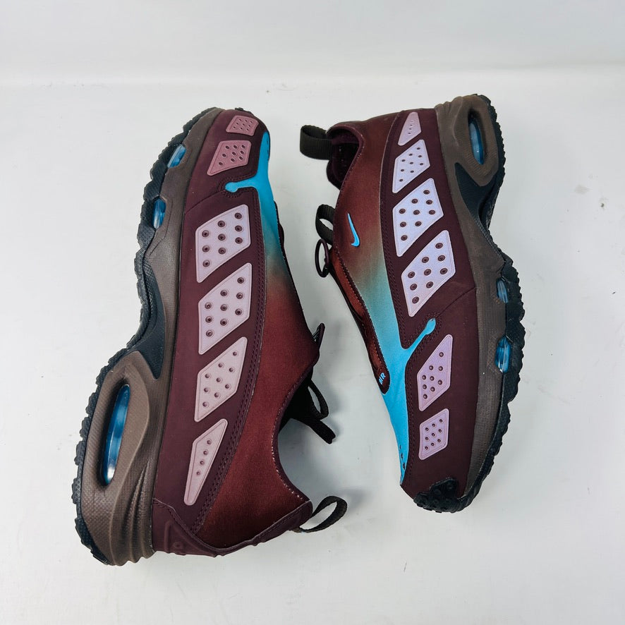 The Nike Air Max Sunder Burgundy Crush Baltic Blue (W) sneakers, released in 2024, feature a gradient design from blue to burgundy with a geometric side pattern and small blue swoosh, displayed against a white background with light wear.