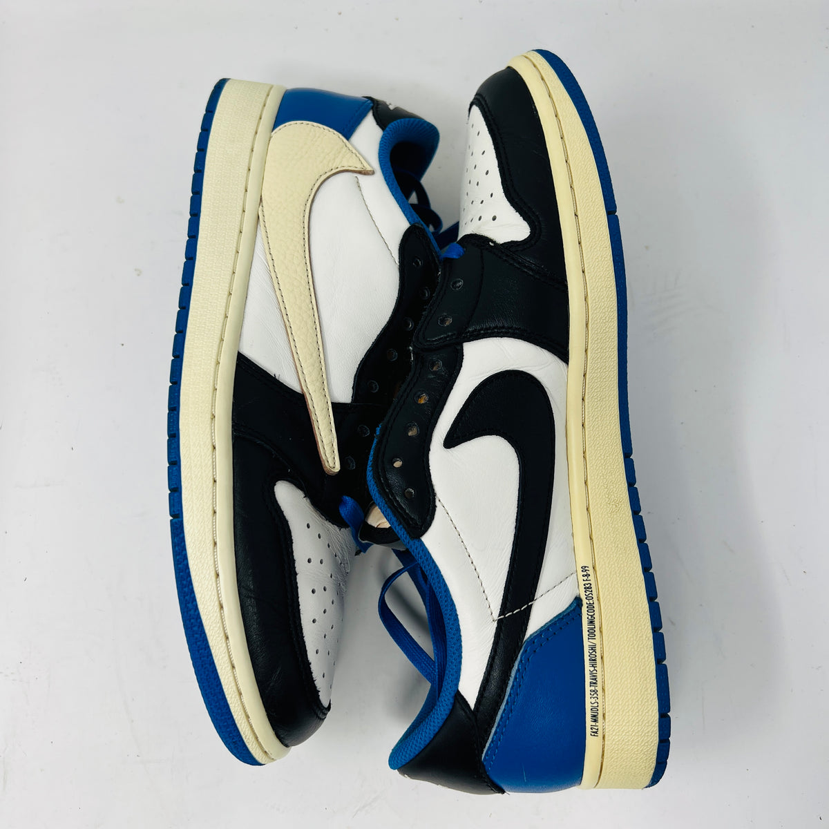 Jordan 1 Retro Low OG SP Fragment x Travis Scott