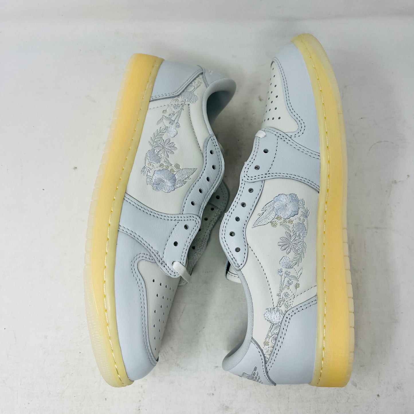 Jordan 1 Retro Low OG Rabbit Floral Swoosh