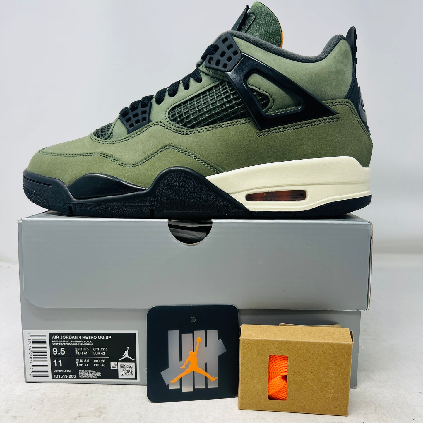 Jordan 4 Retro OG SP Undefeated (2025)