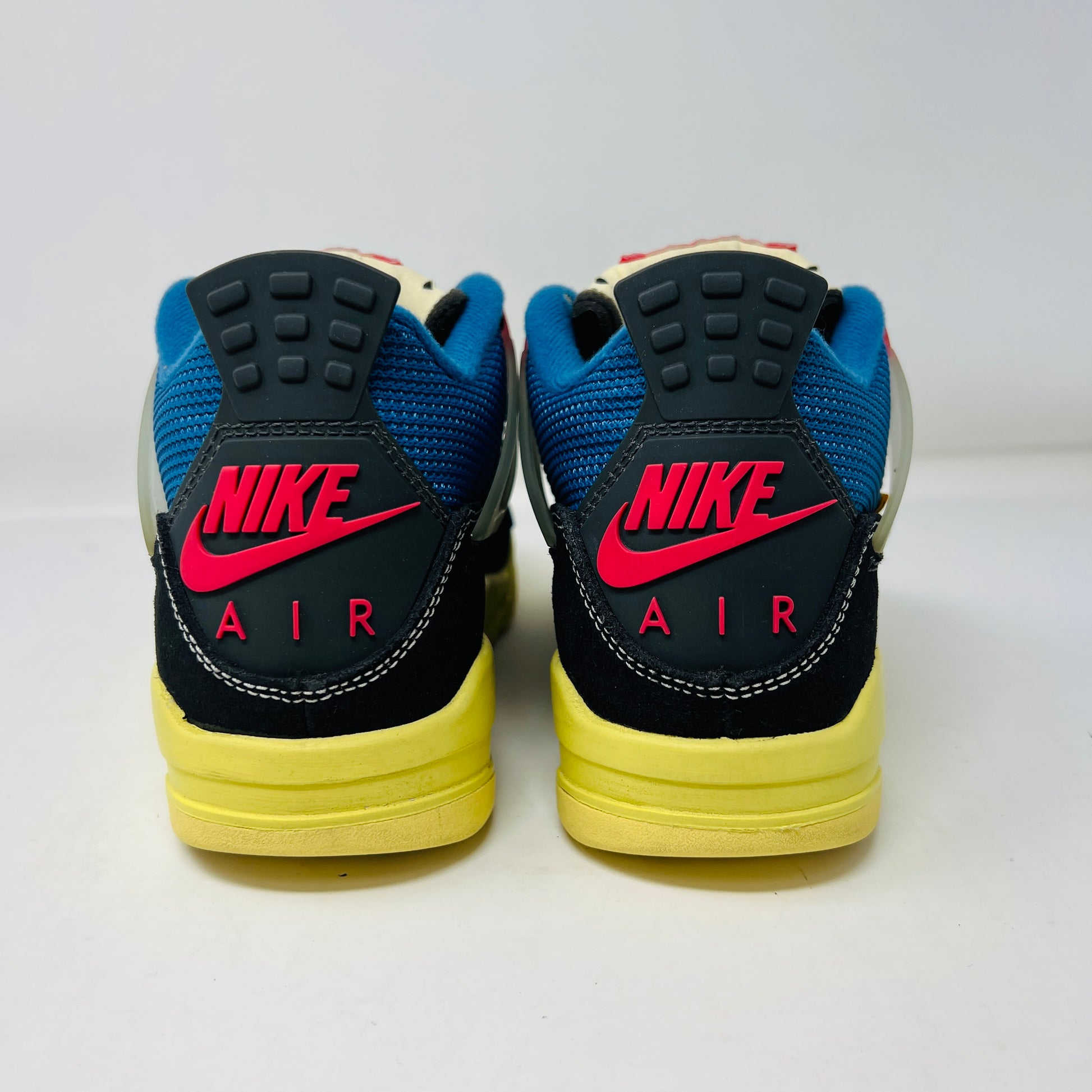 Jordan 4 Retro Union Off Noir sneakers with extra laces, 2020 model.