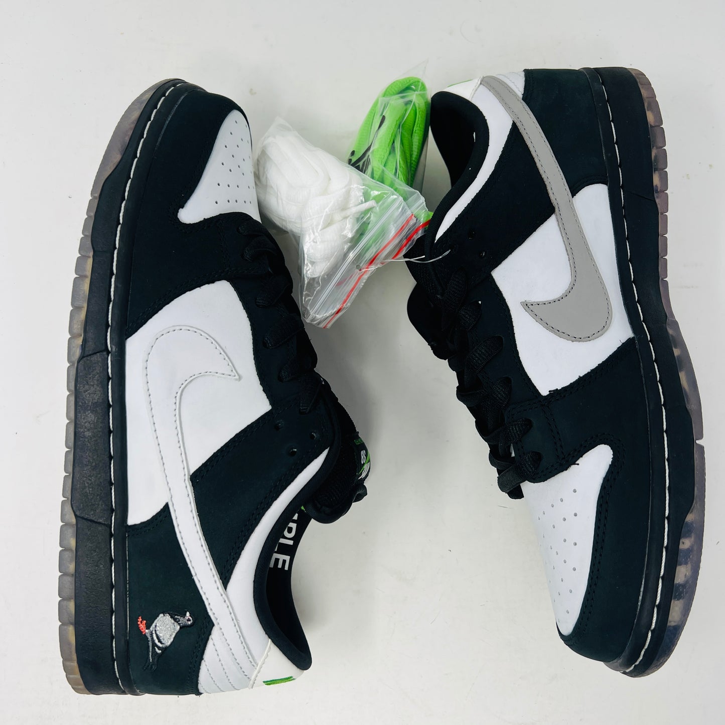 Nike SB Dunk Low Staple Panda Pigeon
