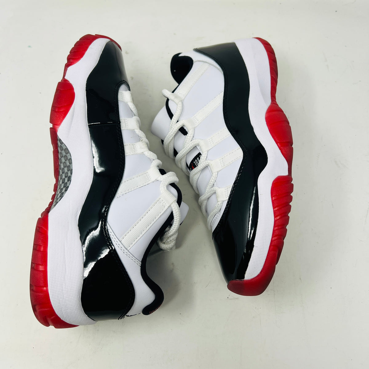 Jordan 11 Retro Low Concord Bred